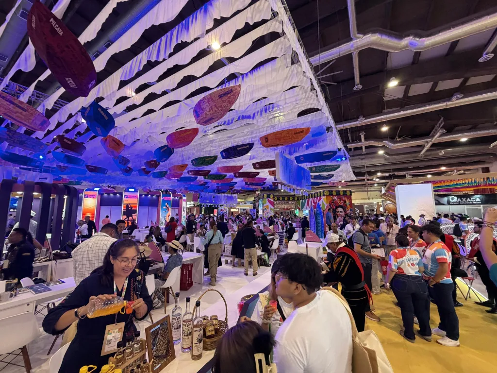 Cierre de oro en Acapulco. La 50ª edición del Tianguis Turístico 2026 supera expectativas: 64 mil citas, 58 nuevos vuelos (al momento) y ventas por más de mil millones de pesos.
