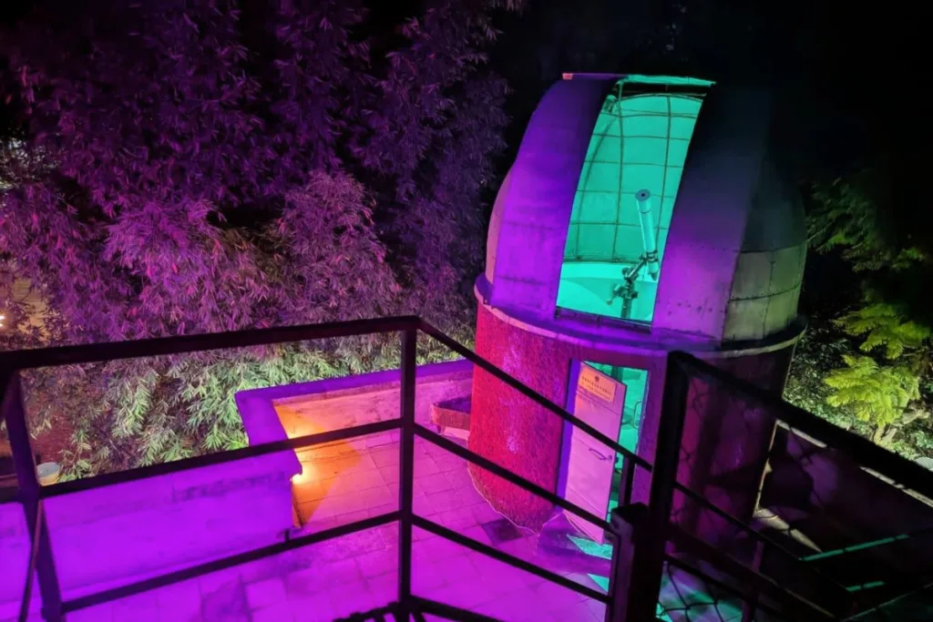 Descubre el observatorio en la colonia Álamos donde puedes ver estrellas por solo $40 pesos. Un plan diferente y educativo en CDMX. ¿Te vas a lanzar?