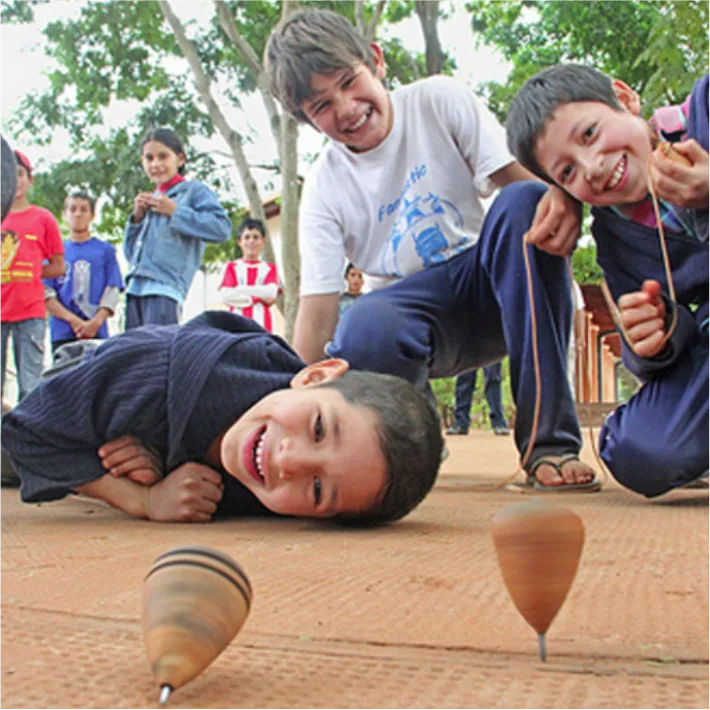 Descubre los 5 juegos tradicionales mexicanos que marcaron generaciones. Un recorrido nostálgico por la infancia en México. ¿Acaso jugaste al menos 3 de ellos?