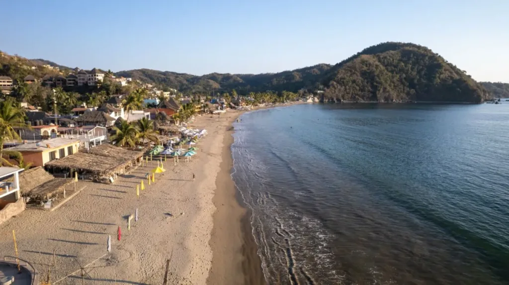 Descubre playas en Jalisco con mar tranquilo, palmeras y excelente gastronomía. Sin duda, lugares ideales para descansar y disfrutar del Pacífico mexicano. ¿Te vas a lanzar?