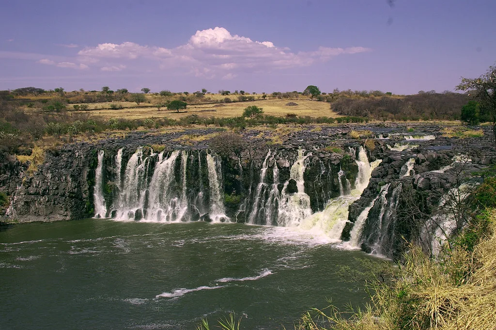 Descubre El Salto, las impresionantes cascadas de Michoacán. Cómo llegar, qué hacer y por qué es uno de los destinos naturales más impactantes. ¡Este lugar te espera!