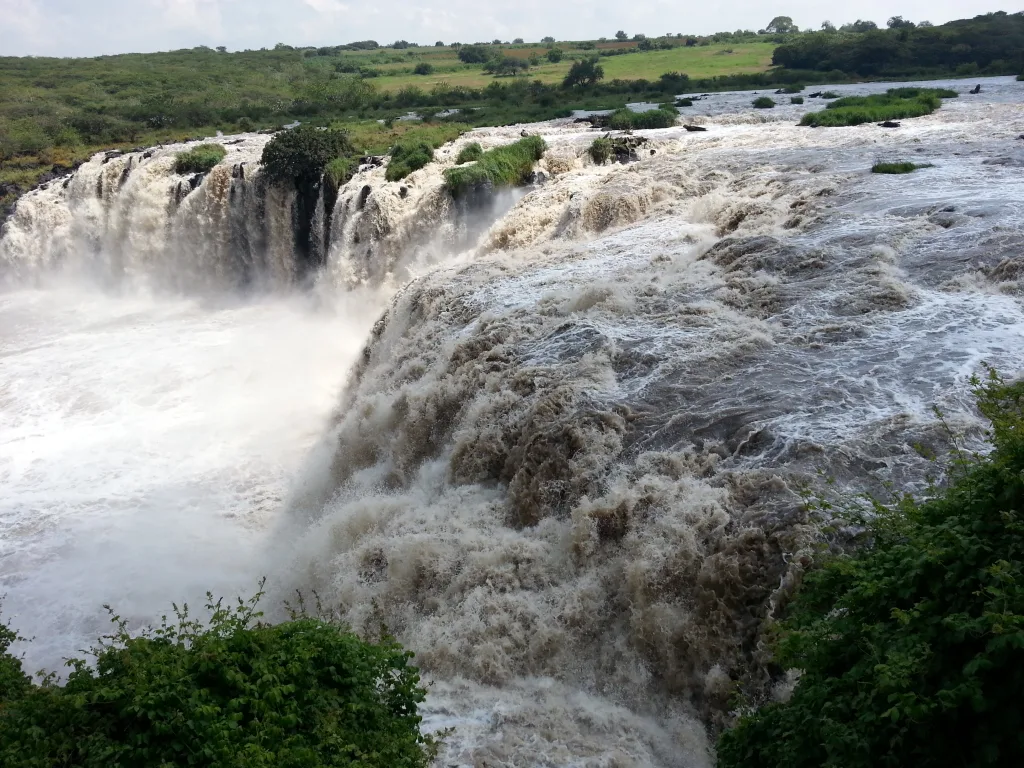 Descubre El Salto, las impresionantes cascadas de Michoacán. Cómo llegar, qué hacer y por qué es uno de los destinos naturales más impactantes. ¡Este lugar te espera!