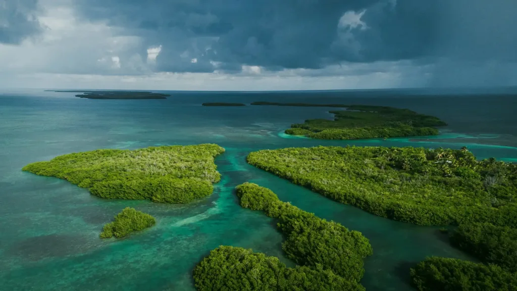 Explora 5 lugares imperdibles en la Riviera Maya: Naturaleza, cultura y aventura en un solo viaje. ¿Estás listo para esta nueva aventura?