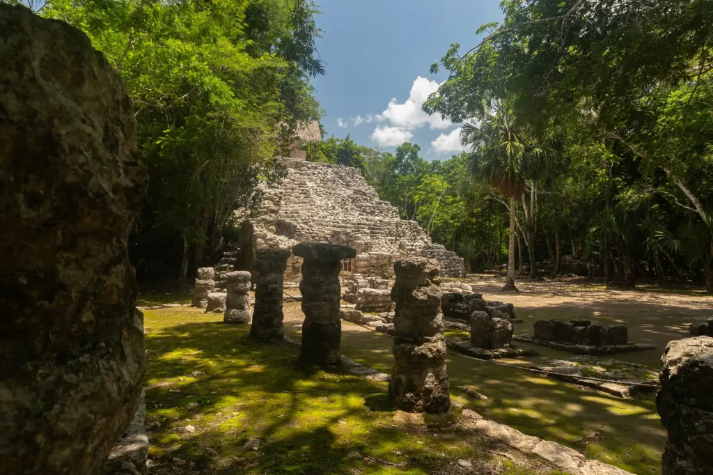 Explora 5 lugares imperdibles en la Riviera Maya: Naturaleza, cultura y aventura en un solo viaje. ¿Estás listo para esta nueva aventura?