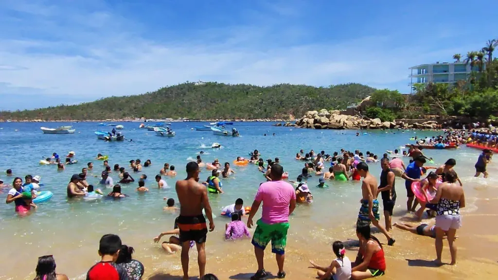 Descubre Isla La Roqueta en Acapulco, un destino tranquilo con playas limpias, naturaleza y actividades ideales para escapar del turismo masivo. ¿La conoces?