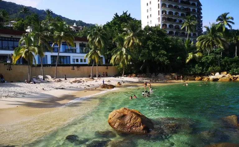 ¡La playa que parece alberca en Puerto Vallarta!