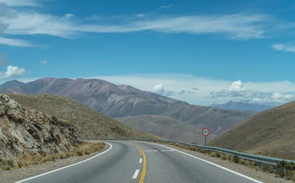 En 2026, los road trips se consolidan como la forma favorita de viajar: libertad total, paisajes espectaculares y paradas gastronómicas imperdibles/Foto:Pexels