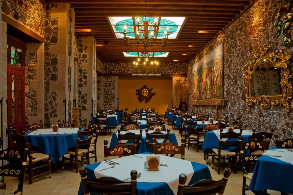 El Café de Tacuba en CDMX ofrecerá un desayuno especial con narración teatralizada. Descubre fechas, detalles y por qué es una experiencia única.