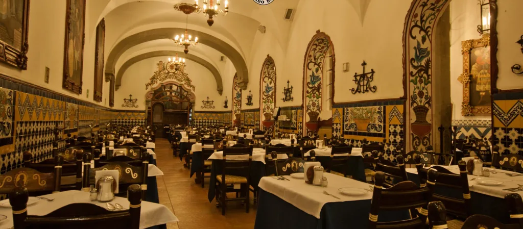 El Café de Tacuba en CDMX ofrecerá un desayuno especial con narración teatralizada. Descubre fechas, detalles y por qué es una experiencia única.