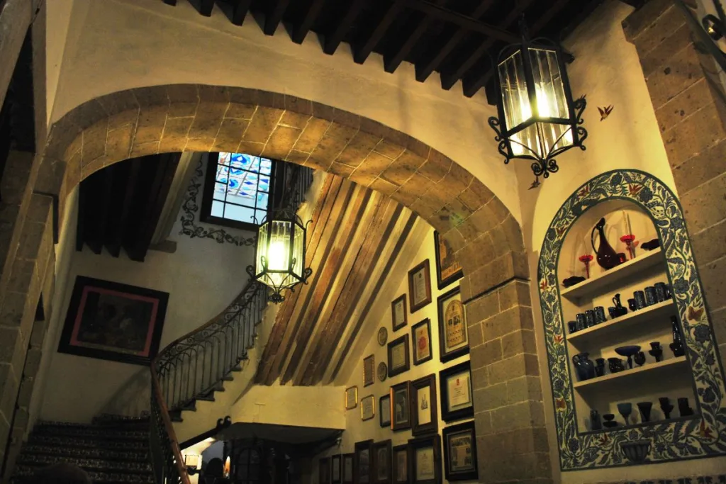 El Café de Tacuba en CDMX ofrecerá un desayuno especial con narración teatralizada. Descubre fechas, detalles y por qué es una experiencia única.