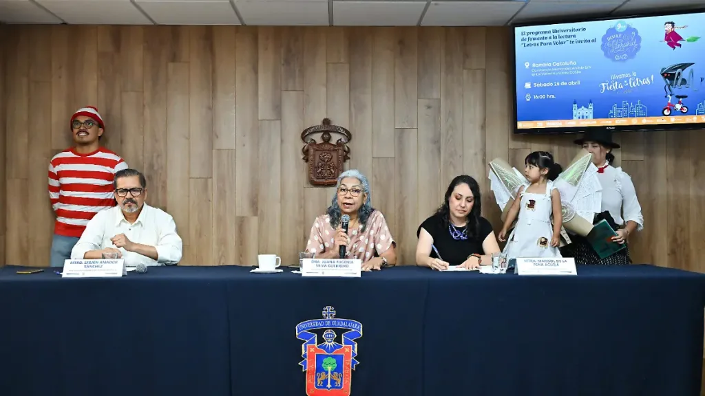 Descubre el desfile literario en Guadalajara con música, lectura y carros alegóricos. Conoce fechas, actividades y por qué no te lo puedes perder. ¿Asistirás?