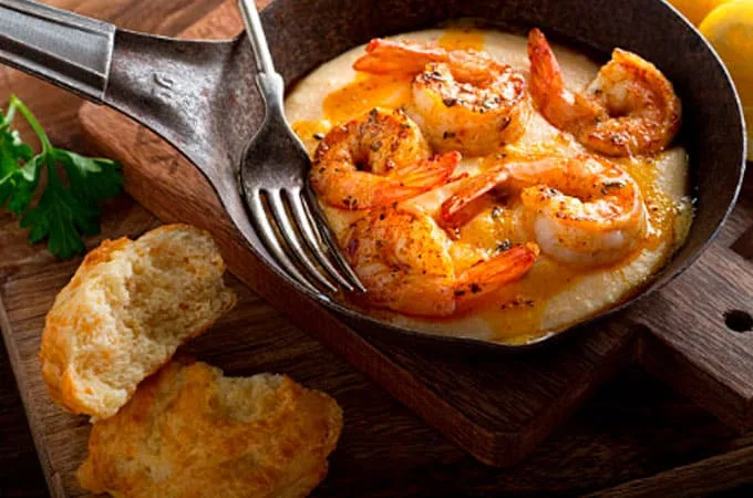 Consiente a mamá y aprende cómo hacer camarones a la mantequilla con una receta fácil y rápida para celebrar el 10 de mayo. Ideal para consentir a mamá con un platillo delicioso. ¿La harás?