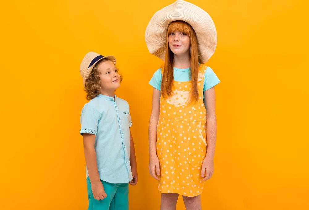 ¿Viajas con niños en Pascua? Ropa y confort: La técnica de la "cebolla" para la primavera 2026