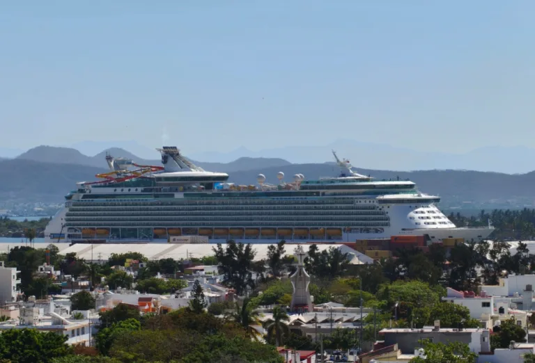 ¿Mazatlán imparable en el turismo de cruceros? El puerto recibe al "Navigator Of The Seas" y suma 55 arribos en el año