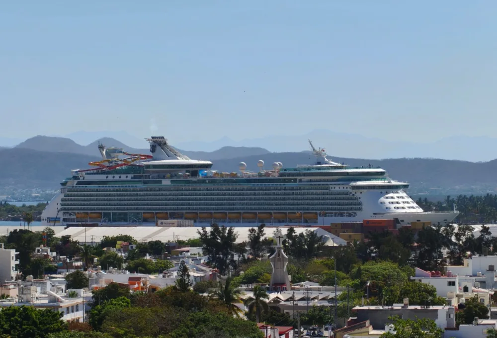 ¿Mazatlán imparable en el turismo de cruceros? El puerto recibe al “Navigator Of The Seas” y suma 55 arribos en el año