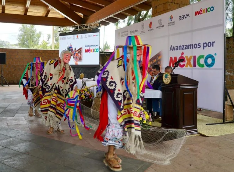 Más de 17 mil negocios turísticos en Pueblos Mágicos se digitalizan con “Avanzamos por México”. Descubre cómo esta estrategia impulsa el turismo en el país.