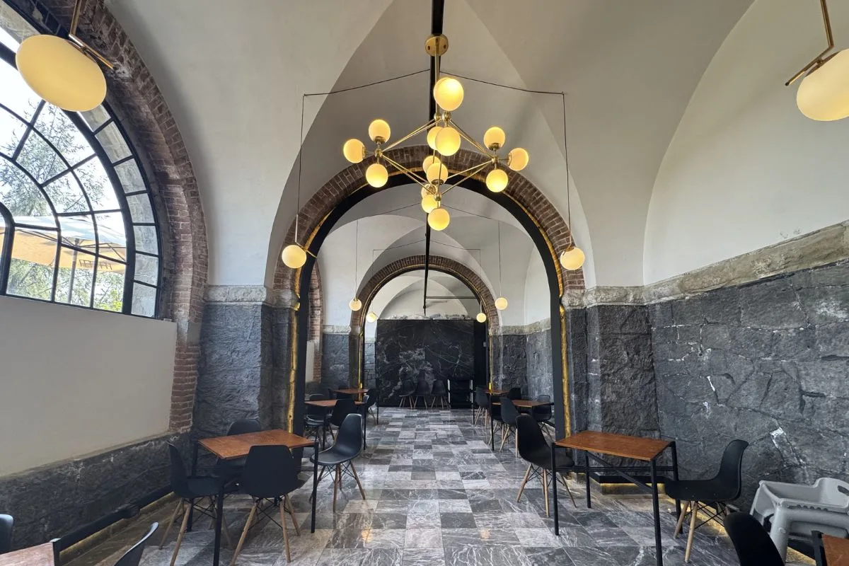 Conoce la cafetería dentro del Bosque de Chapultepec que te hace sentir en otra época