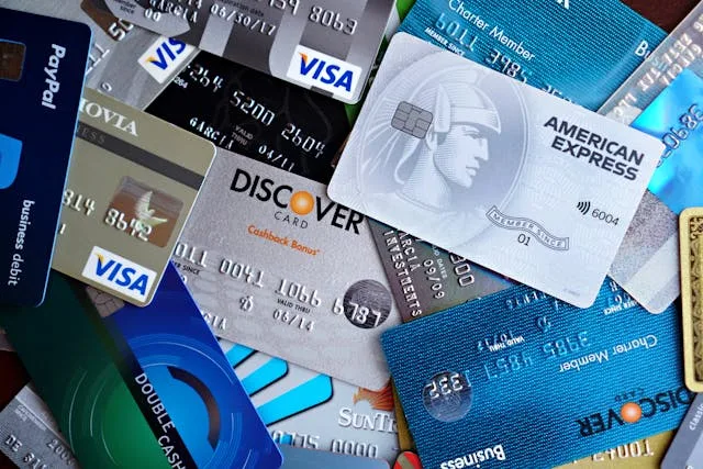 Tarjetas de Fintechs vs. Bancos Tradicionales: ¿Quién ofrece la mejor bonificación o cashback este Hot Sale 2026?