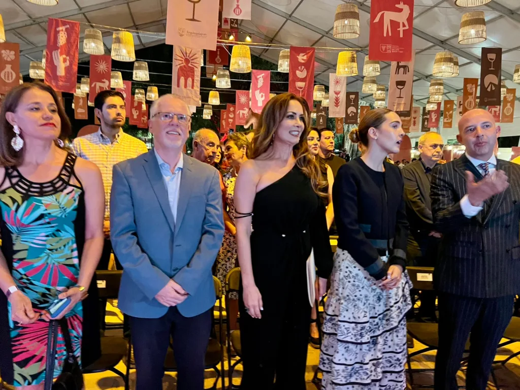 ¡Arrancó el festival! La Sinfónica de la Sedena marca el inicio del 50 aniversario del Festival Internacional del Arte, Queso y Vino en Tequisquiapan. Aquí todo el detalle de nuestra cobertura especial.