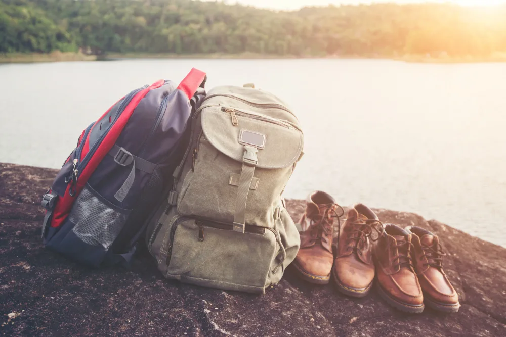 Maleta impermeable: ¿Qué ropa y calzado empacar para viajar a la montaña en junio sin pasar frío?