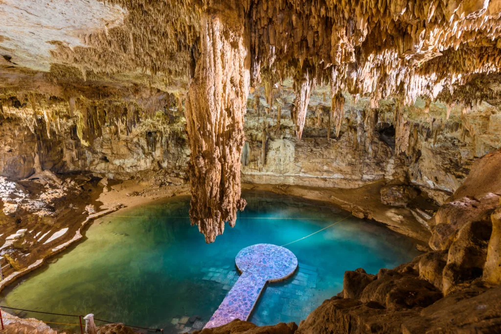 ¿Buscas qué hacer en la Riviera Maya este verano? Descubre Cenote Azul, Gran Cenote y Dos Ojos, tres impresionantes maravillas subterráneas de Quintana Roo con aguas cristalinas, cuevas y paisajes únicos. ¿Te lanzas a la aventura?